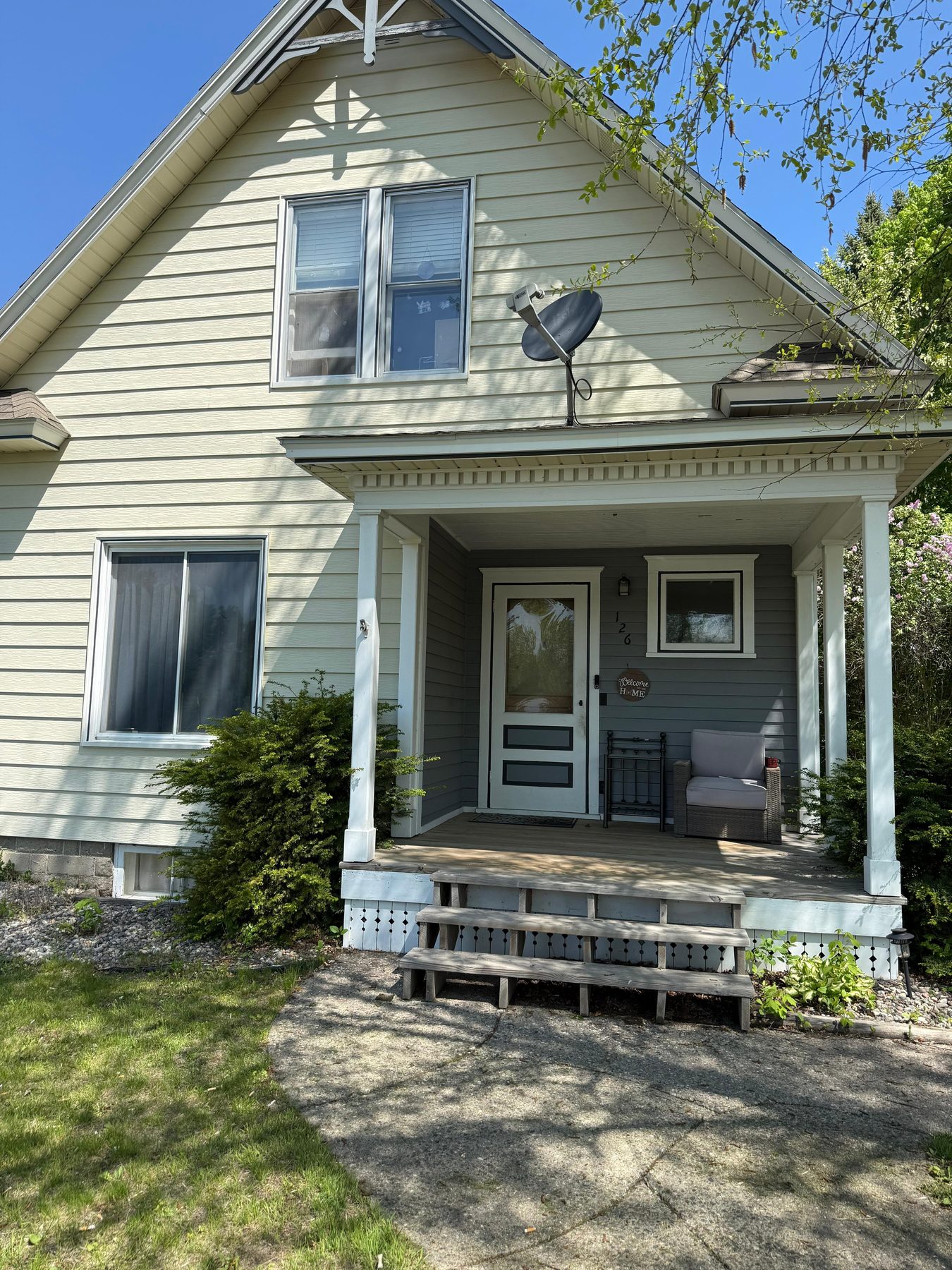 126 W Channing Ave — the front porch